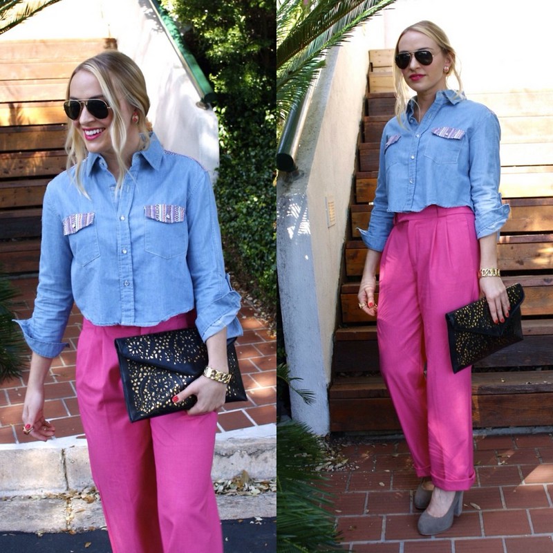 розовые прямые брюки с рубашкой