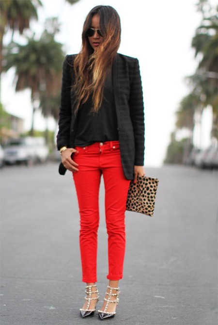 красные джинсы для женщин