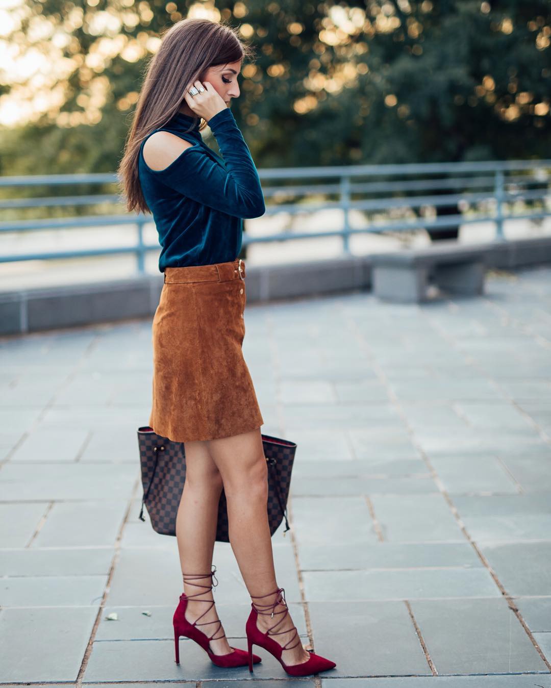 С чем носить коричневую юбку: фото самых стильных аутфитов