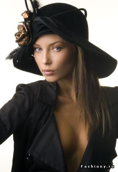 элегантная женская черная шляпа