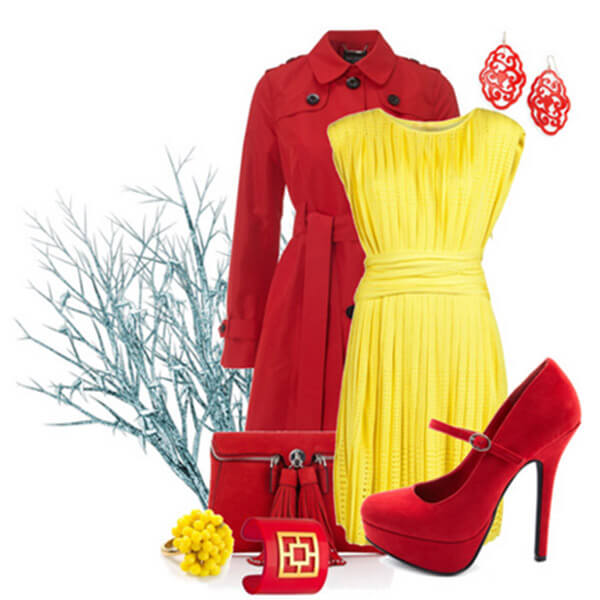 желтое платье с красным пальто