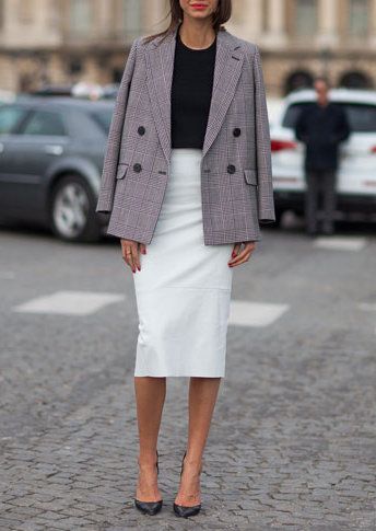 Стиль Business Casual: белая юбка ниже колен, пиджак