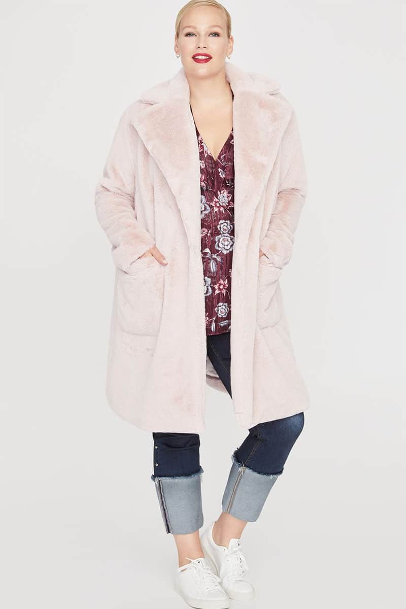 12 стильных образов, с чем носить розовое пальто