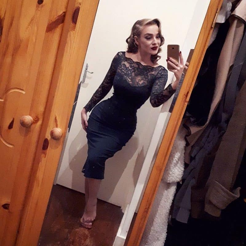 Как правильно одеться в театр женщине?