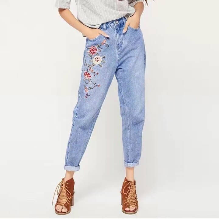 С чем носить джинсы с завышенной талией?