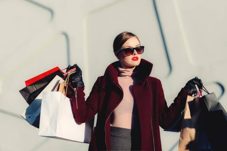 Почему не стоит покупать одежду на распродажах
